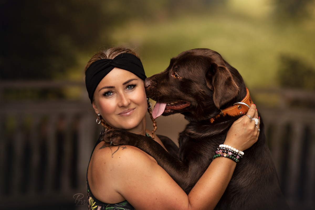 Labrador Barney s paničkou, léto 2021